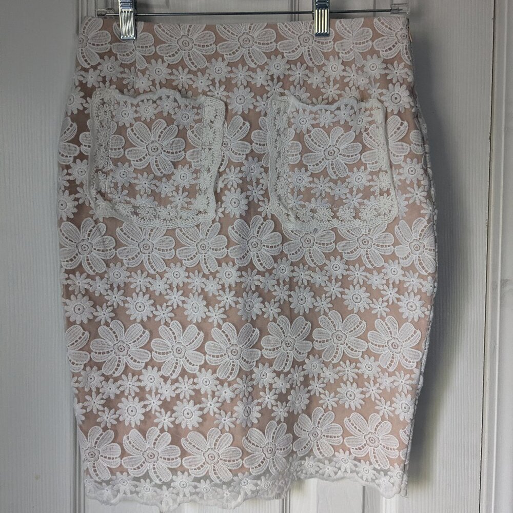 English Factory Skirt w Pocket Detail, Nude w White Flower Overlay, Size S